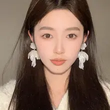 華やかな花とフリンジデザインのイヤリング【ティアード・特別デザイン・ブライダル用】