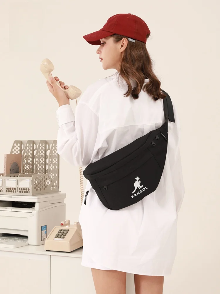 KANGOL 胸包：男女通用的水饺形多功能休闲背包设计解析