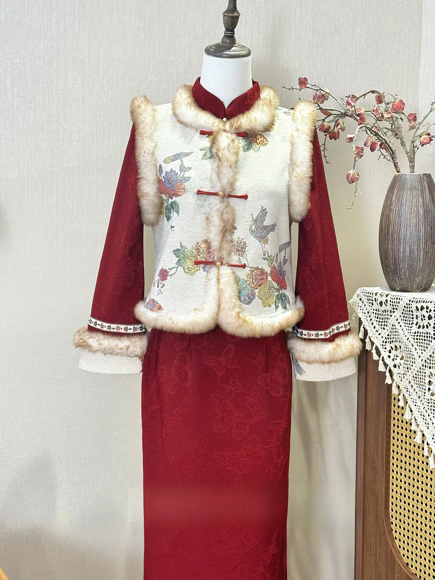 お正月男性の服装はどう選ぶ？伝統と現代を融合した「赤いチーパオ」が注目する理由