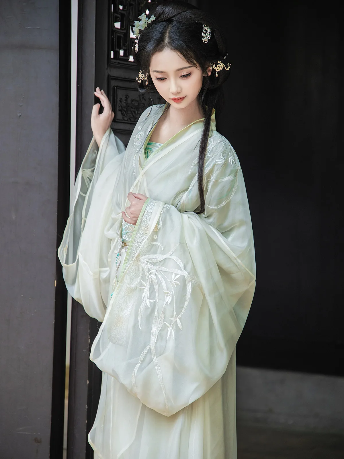 清冷感の戦国風漢服を着るなら、どう選ぶ  べきか？