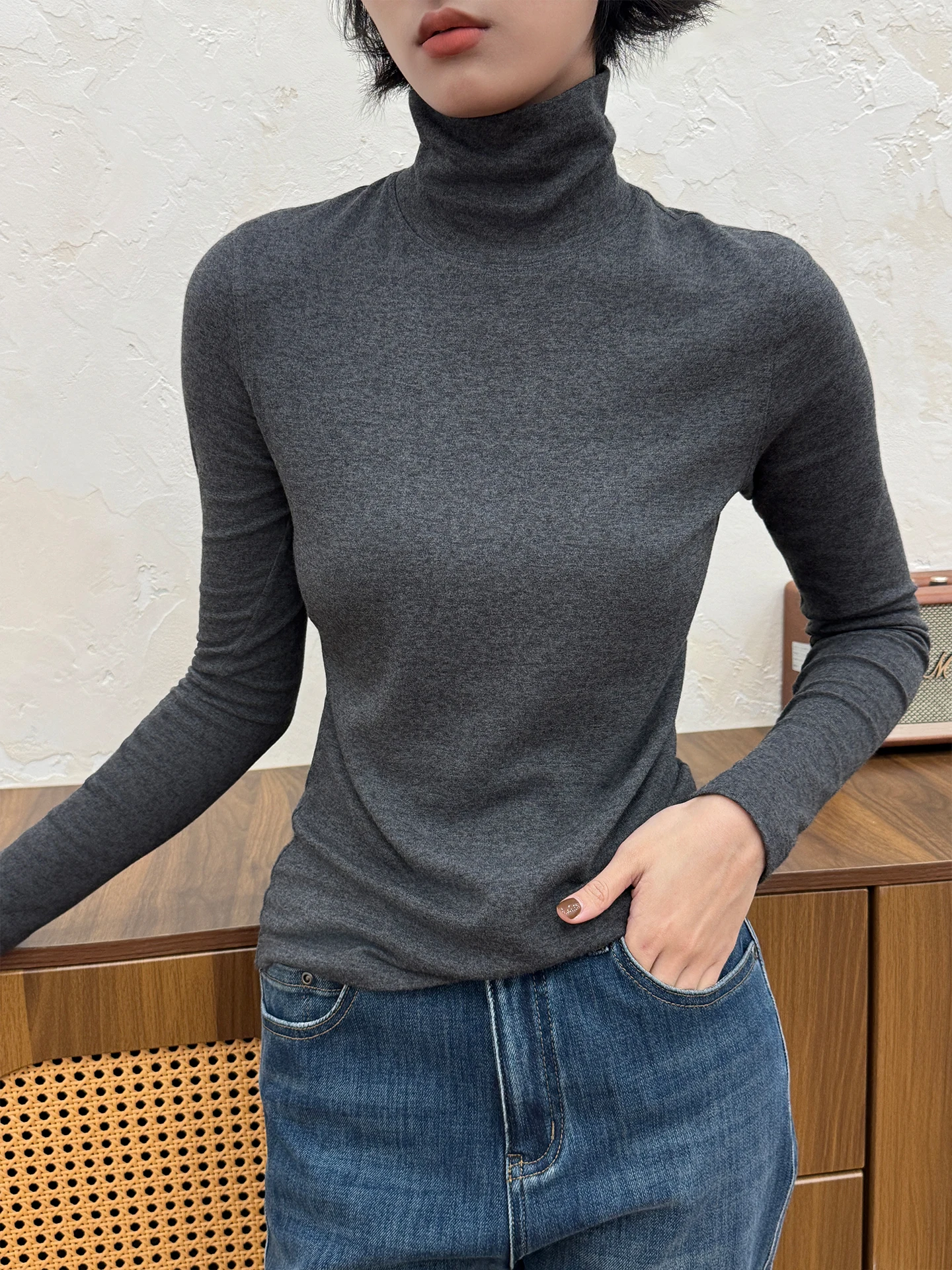 山羊绒ハイネックインナーの特徴と実用性：純キャッシュメアの素材性を解説