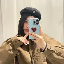 ユニークなマグネット式スマホケース【スタンド機能付き・iPhone対応・女性向け】