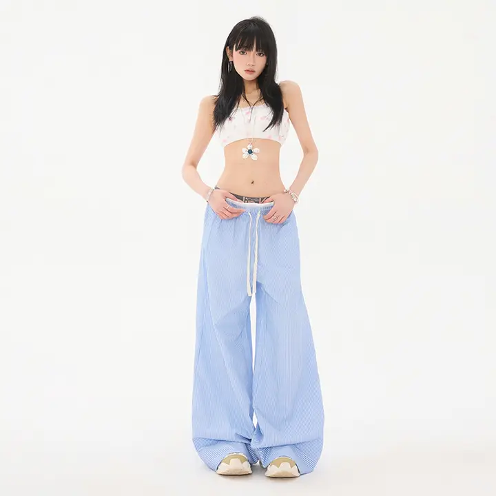 ブルーストライプのダブルウエストワイドパンツ【夏用・コットン混・フィット・スリム効果】（セットアップ対応）