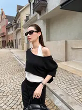 肩出しデザインのショートトップスとハイウエストパンツ（セットアップ対応）