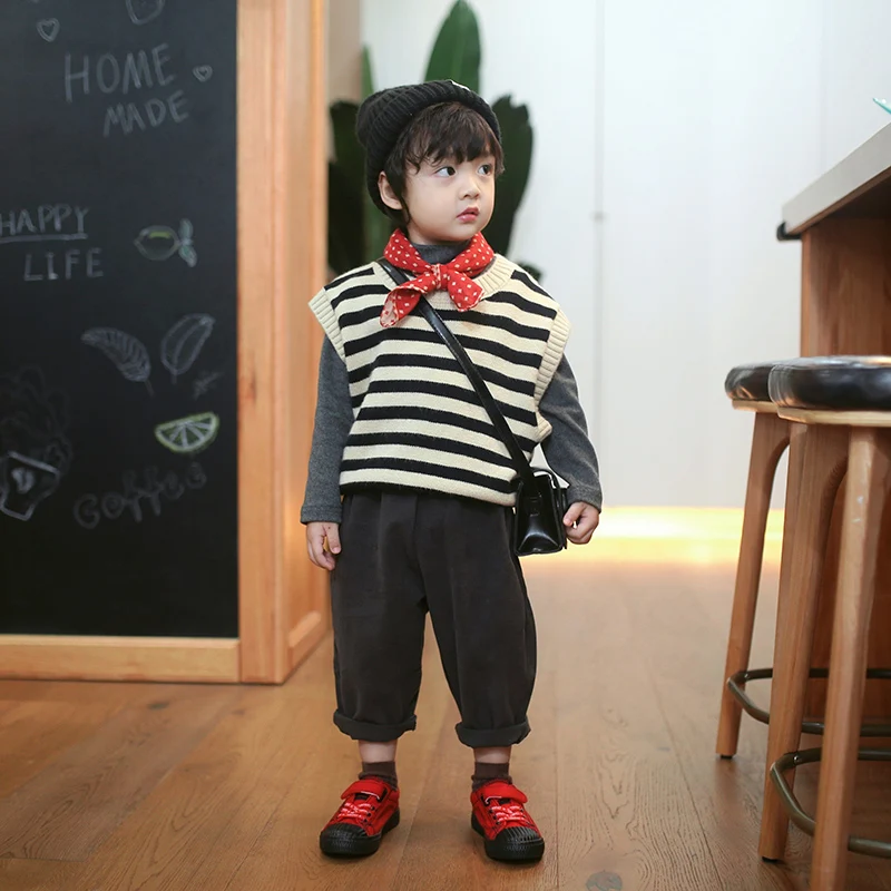 1歳半から8歳まで、子どもの足のサイズはどのくらい？この帆布シューズが成長のすべてを支える理由