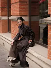 コーヒーカラーの高級感あるトレンチコート【レディース・ゆったり・通勤用】