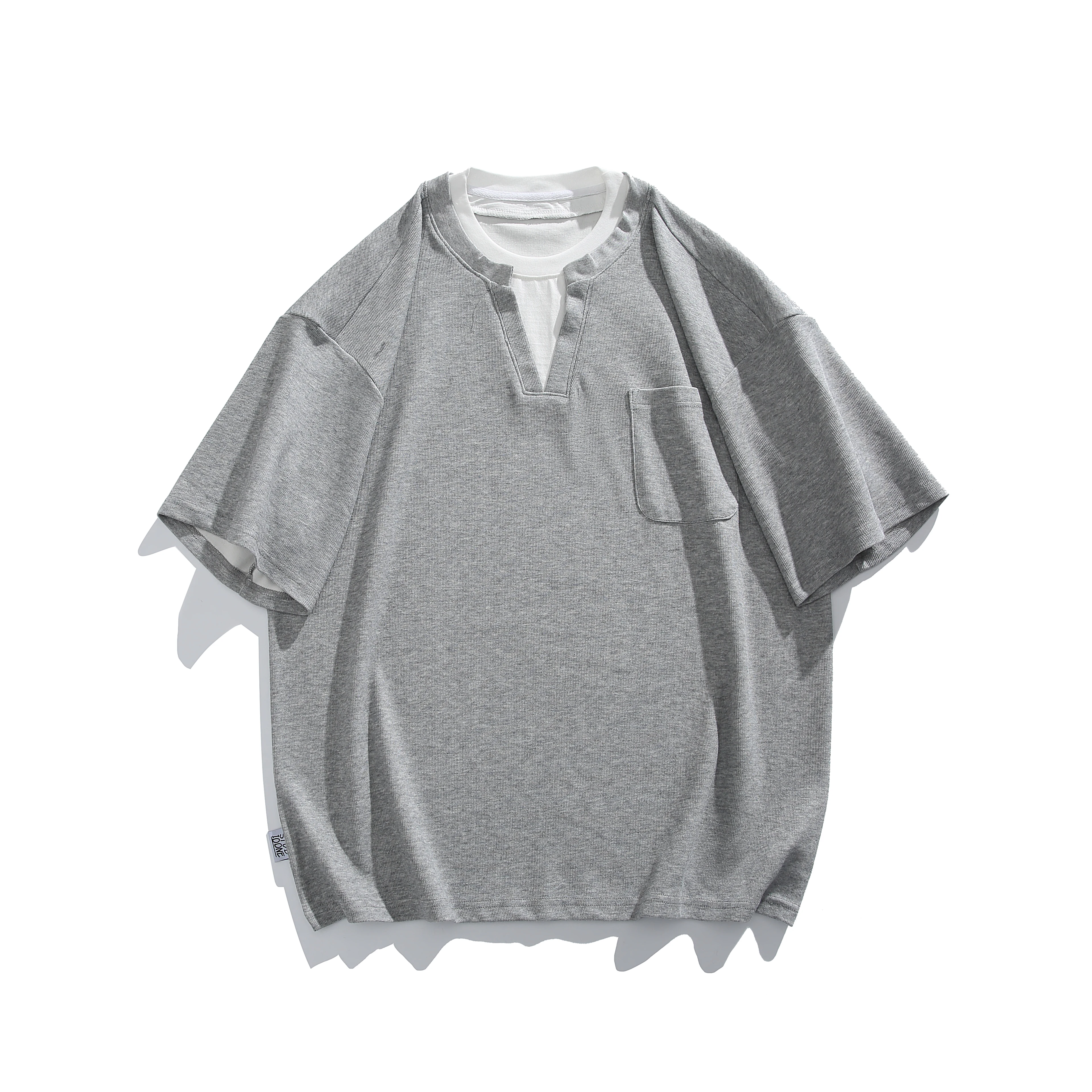 人気のモード系Tシャツはどう選ぶ？個性的なデザインが魅力のVネック短袖Tシャツの選び方を解説