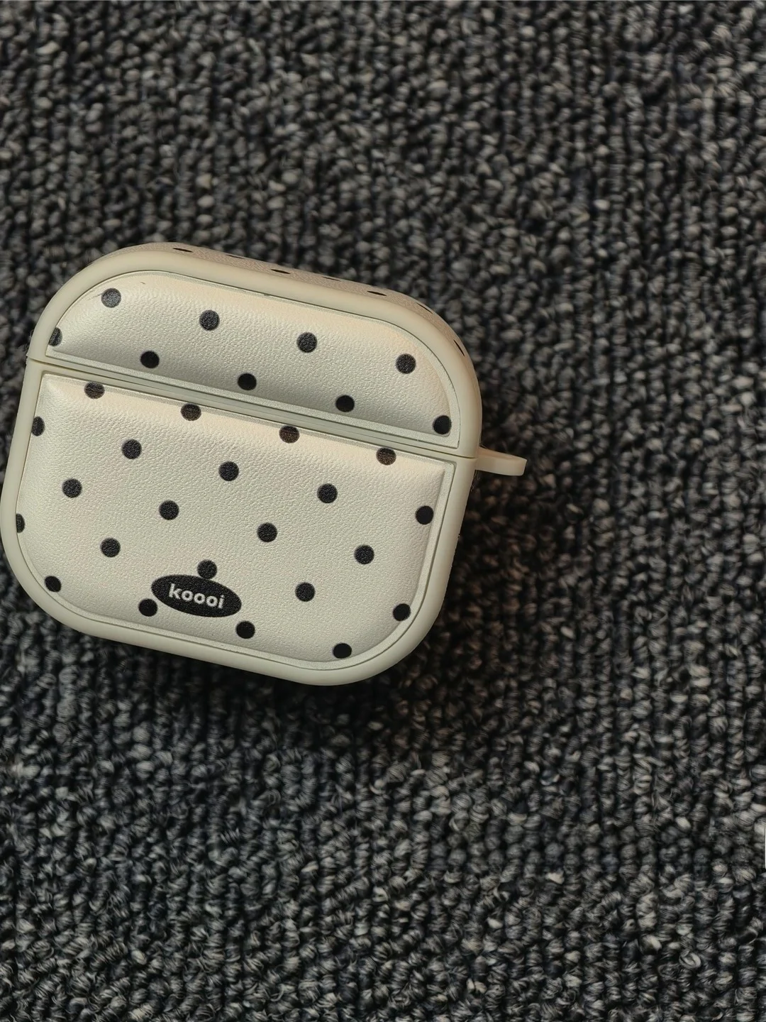 ケユカティッシュケース：レトロなモノクロドットデザインでAirPods Proを保護するシンプルケース
