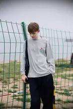 愛らしいバルーンと犬のデザイン！ニット長袖Tシャツ【ユニセックス・無地】