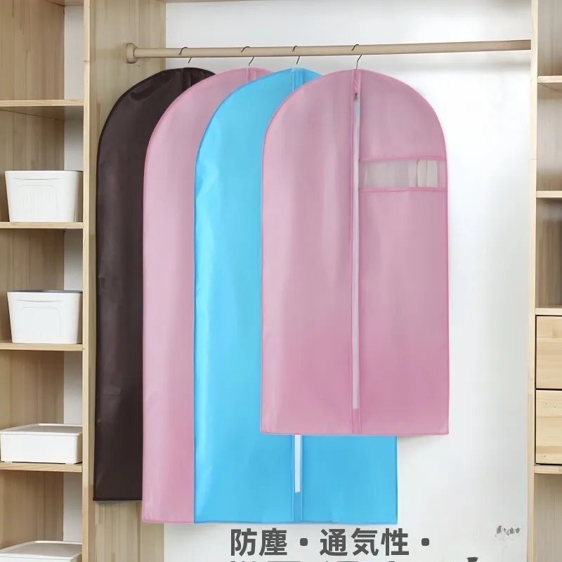 防塵衣装カバーはコートやスーツの収納でカビ・湿気を防ぐ実用性を実証