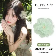華やかな花デザインのヘアクリップ【高級感あるビーチスタイル・サイドクリップ・前髪用】
