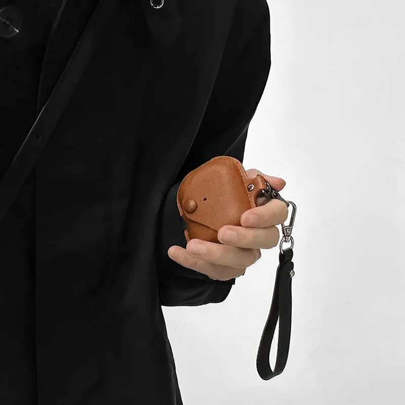 携帯の後ろにつけるやつは、本当に必要なの？