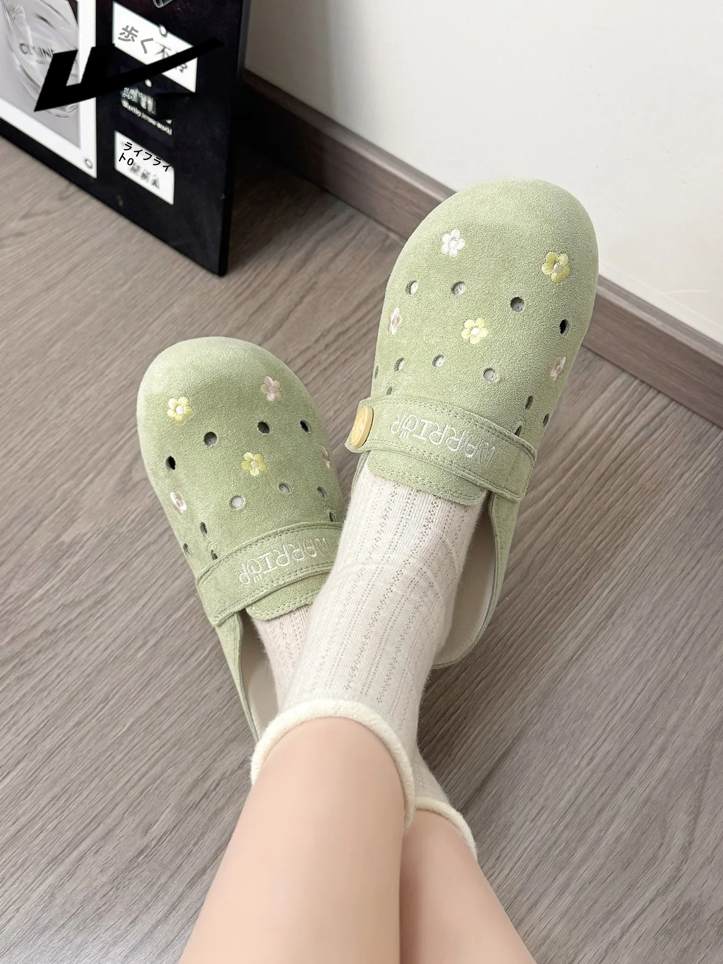 通気性抜群の女性用スリッポンシューズ：ぺたんこ靴のおしゃれで歩きやすい選択肢