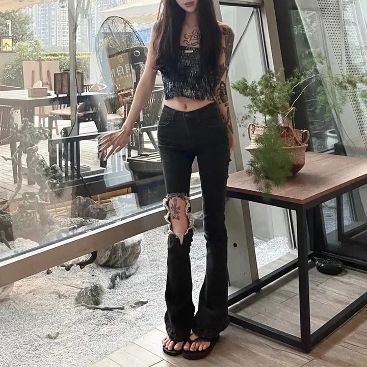 ハイウエストデニムパンツ【伸縮性・スリムフィット・フレアカット】（セットアップ対応）