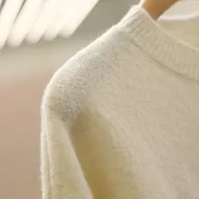 春用 手工刺繍ニットセーター【ウール混・極上の柔らかさ・ハイネック】