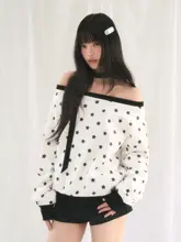 星柄プリントのオフショルダートップス【リバーシブル・ゆったりフィット】