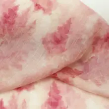 透け感ある胭脂粉色の不規則な葉のぼかし柄ストライプリネン生地【漢服用・非常に柔らかい】