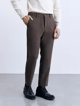 快適でシワになりにくいストレートカジュアルパンツ【ベージュ・中腰・シンプルデザイン】