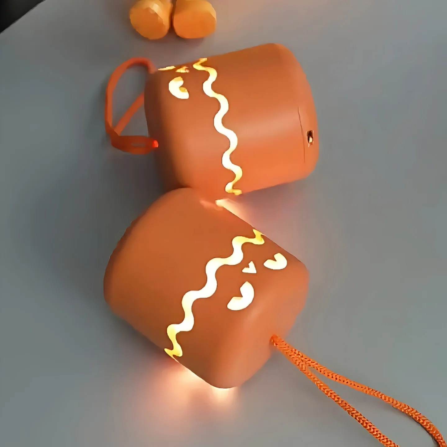 アウトドアキャンプライト：ハロウィン向けかぼちゃデザインの充電式吊り下げライト