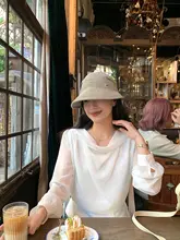 優雅なデザインの長袖シャツ【フリルカラー・ウエストシェイプ】とチェック柄スカート（セットアップ対応）