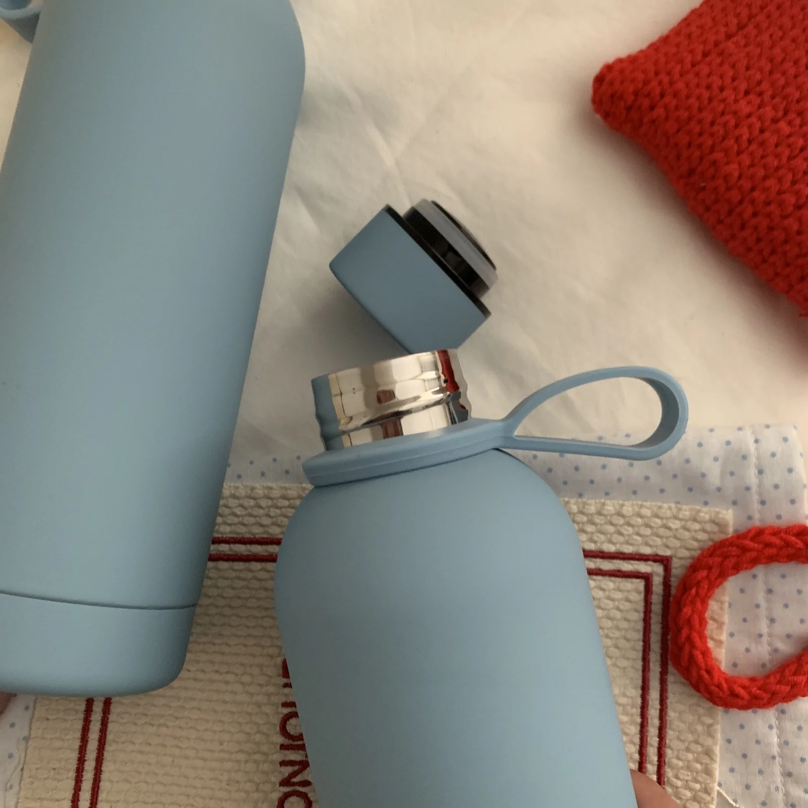 ステンレス製保冷水筒 500ml：子供向け通学・旅行での実用性と保冷性能