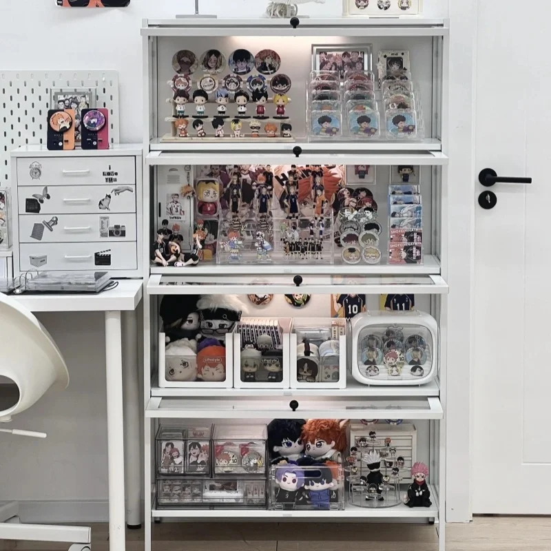 多層式展示キャビネット：鉄製の防塵仕様でフィギュア収納を実現