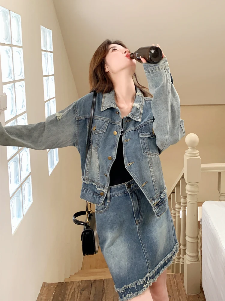 40代の女性にぴったりなカジュアルデニムコーデは、フレアスカートで決める？