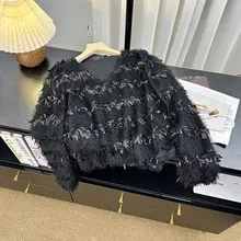 華やかな雰囲気のフリンジ付きVネック長袖Tシャツ【春秋用・ゆったりとしたデザイン】