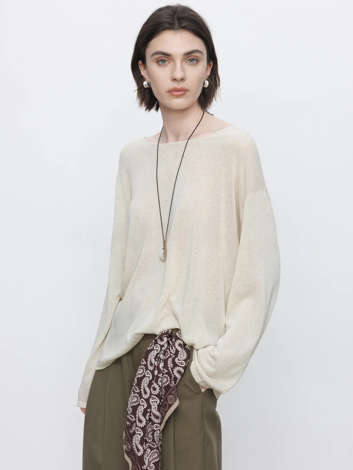 春のデザイン感満載！バックリボン付きの長袖透け感トップス：透けてる服 コーデ おすすめの選定基準