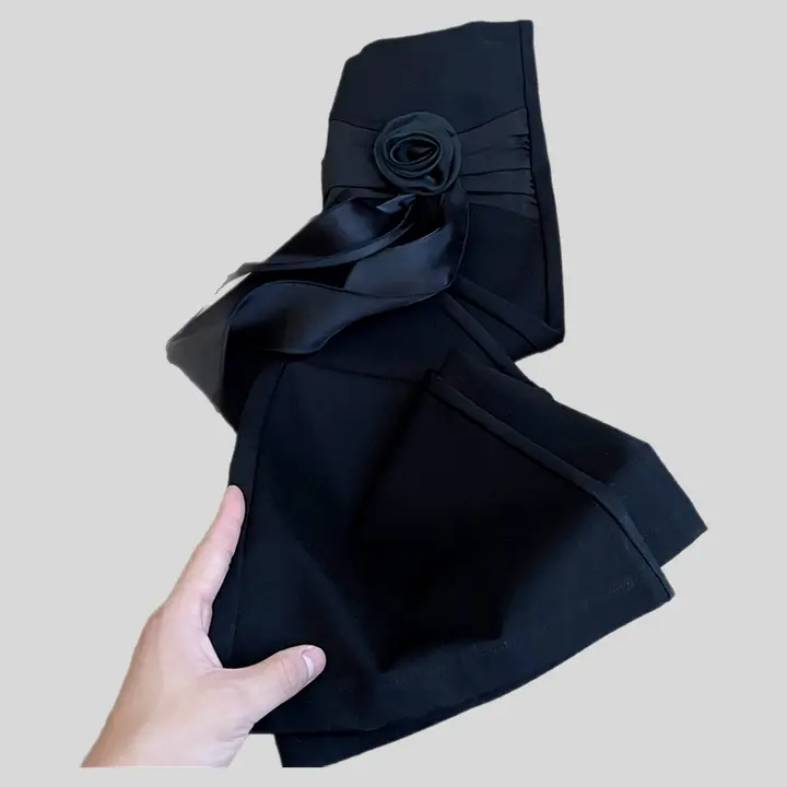 黒のワイドパンツ【高腰・ローズフラワー・シフォンコンビ・ぽわんとしたシルエット】（セットアップ対応）