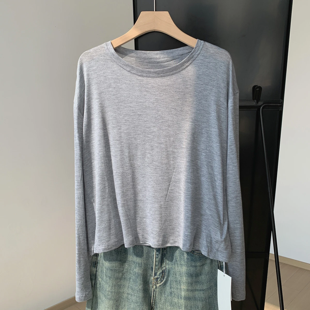 白Tシャツが透ける原因を防ぐための長袖微透防止Tシャツガイド