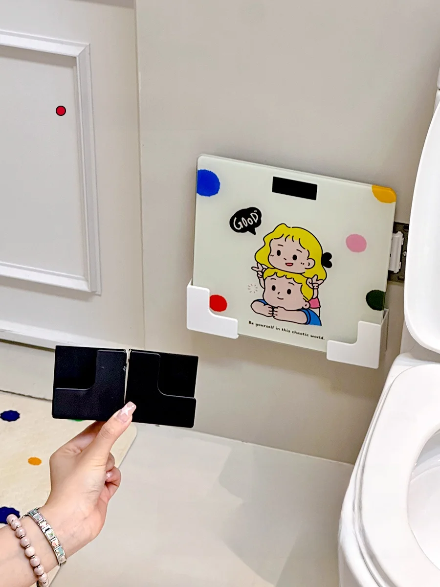トイレに体重計を置くのは安全？壁掛け式スタンドが解決する本当の悩みとは