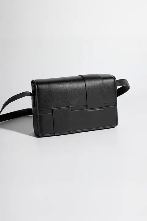 高級感あるメンズショルダーバッグ【カジュアル・斜め掛け・小型】