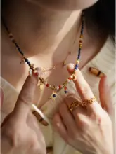 青金石とアゲートの星月デザインペンダントネックレス【チェリーロックスタイル・デコルテにフィット】