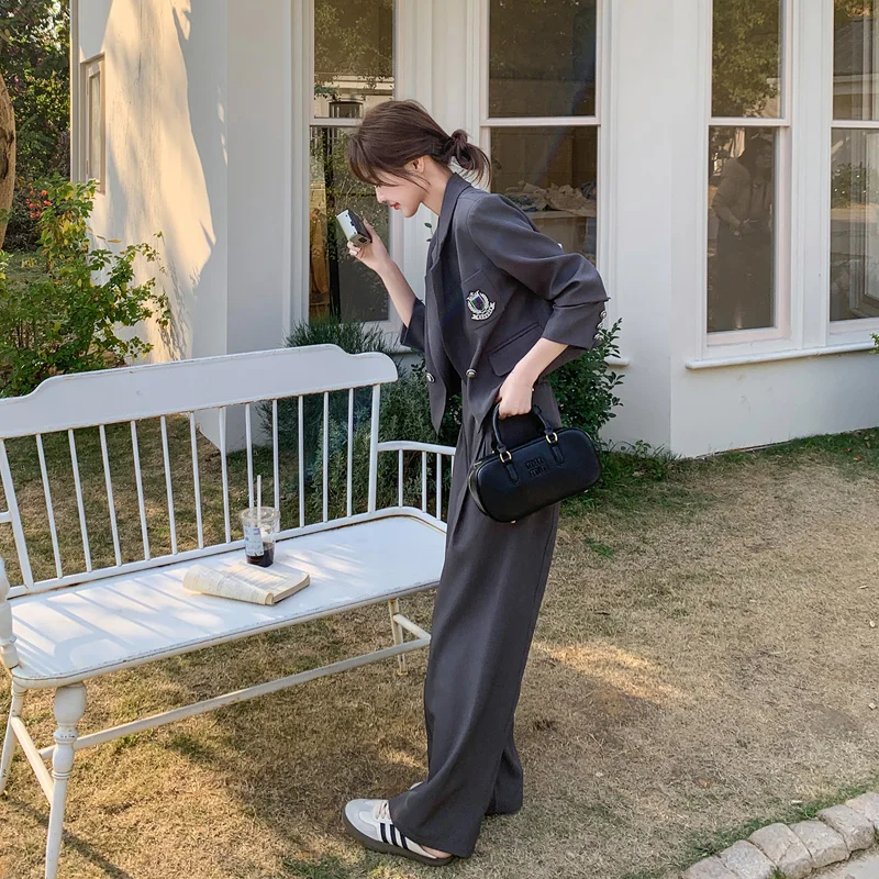 グレー 色の組み合わせ おすすめ5選：なぜ今、グレーがファッションと暮らしの中心なのか？