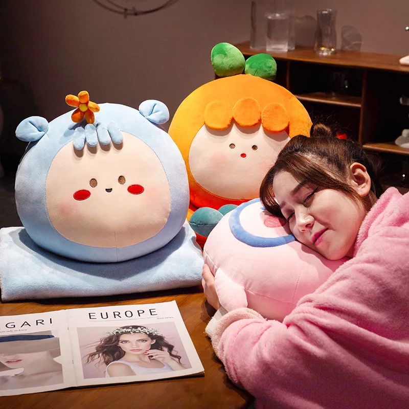 ミニブランケットの使い方と多機能性：かわいらしいデザインの折りたたみブランケットを実際のシーンで解説