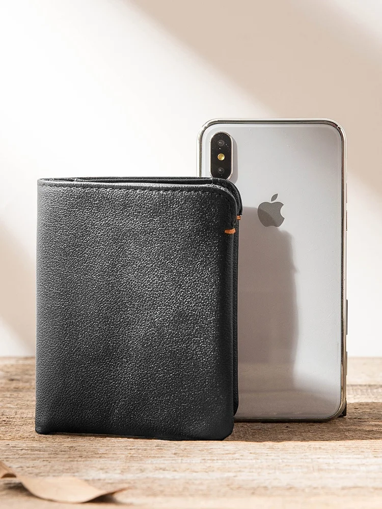 本革製メンズショートウォレット：薄型デザインで通勤に最適なミニ財布