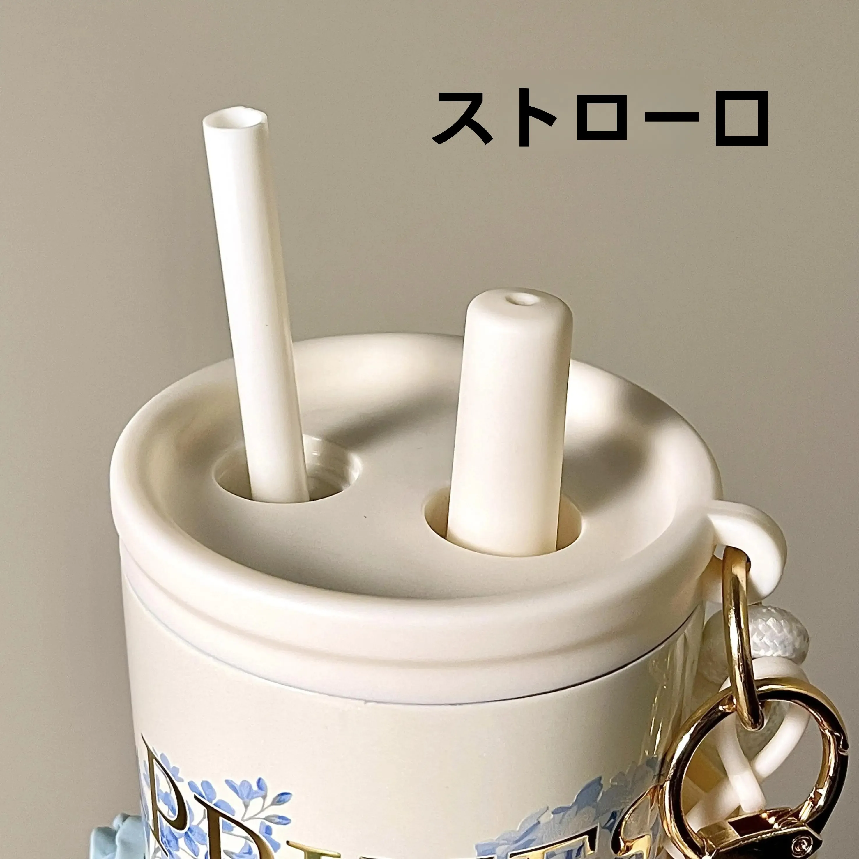 陶器製フラワーデザインの保温カップ：ストロー付き500mlで朝ごはんや通勤に最適な使い方