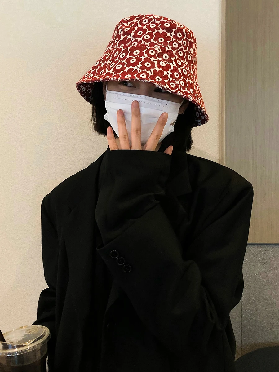 バケットハット 向き タグ とは：個性的なデザインと遮顔機能を備えたファッションアイテムの使い方