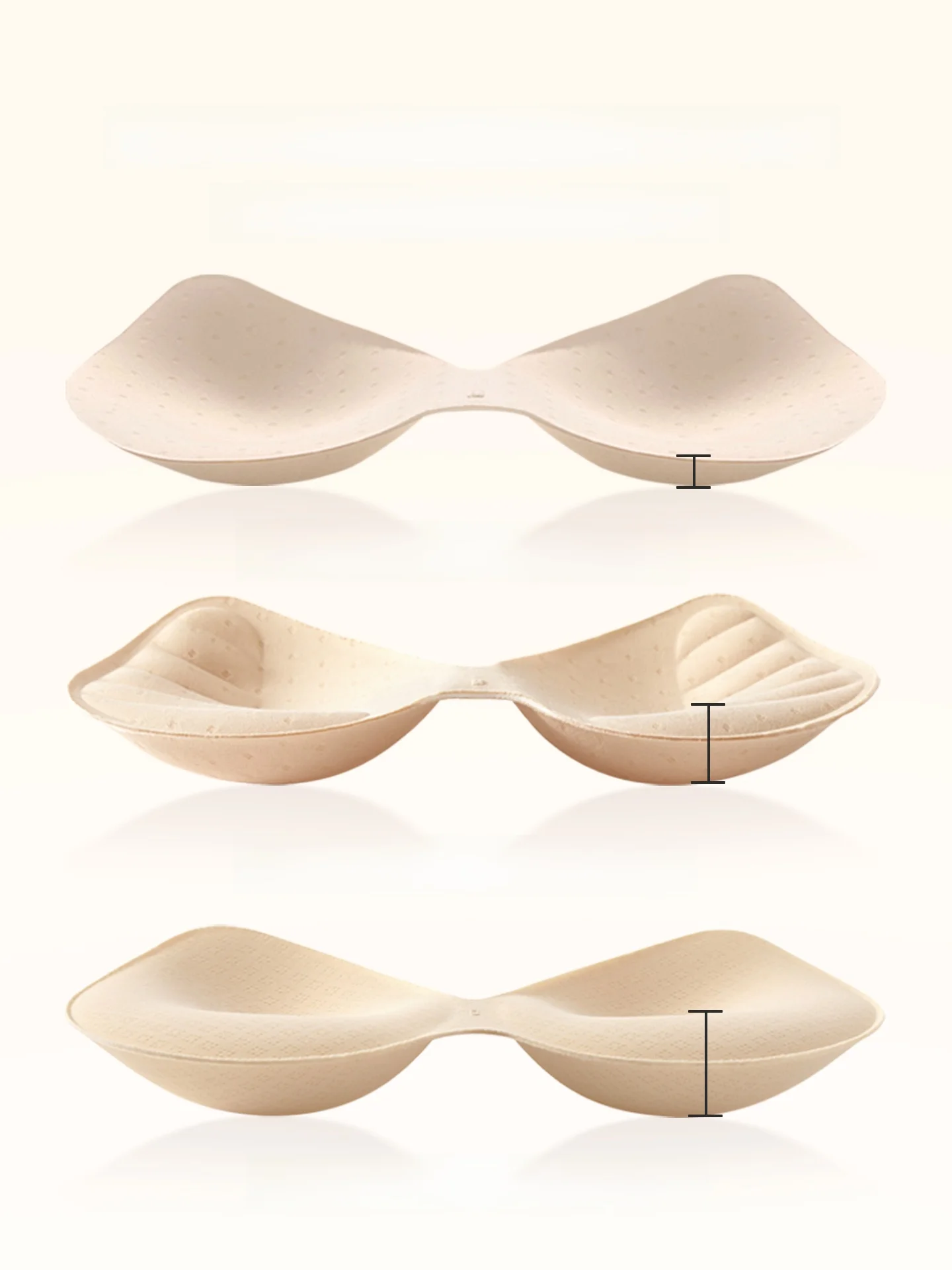 育乳ナイトブラおすすめ：シンプルな白のキャミソール【胸パッド付き・極上の柔らかさ・ノーブラ対応・スムースフィット】
