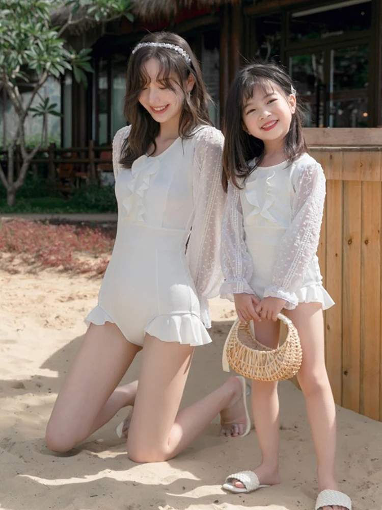 親子兼用長袖グレース連体水着：子連れのビーチやスイミングシーンに最適な選択