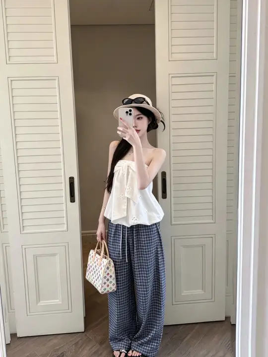 透かし模様のフラワーブラトップと高腰チェック柄パンツ【夏用・カジュアル・女性用】（セットアップ対応）