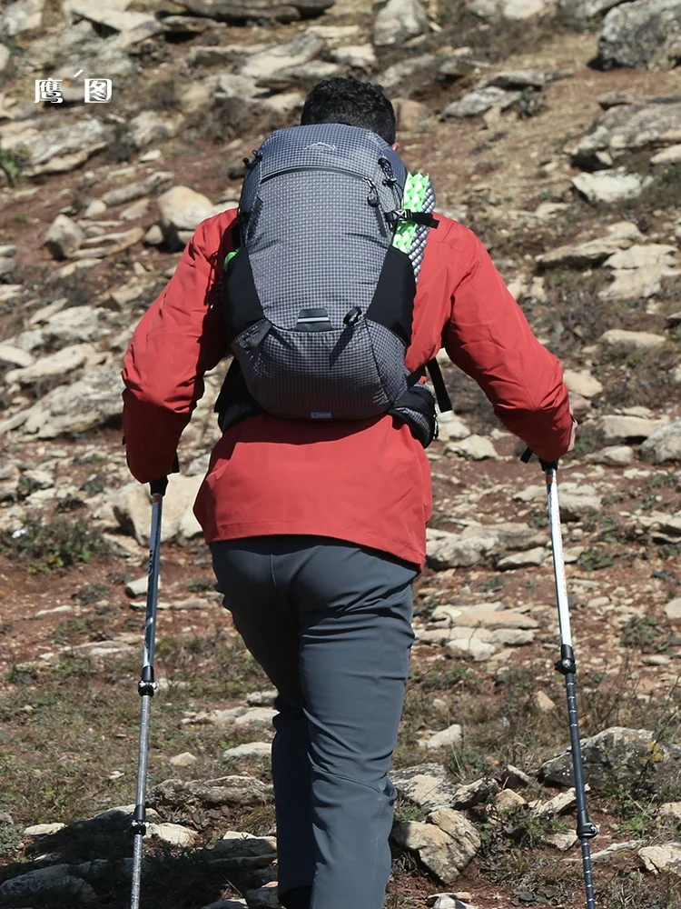 40代の男性が選ぶ、通勤でも登山でも使える「軽量・丈夫なリュック」は？