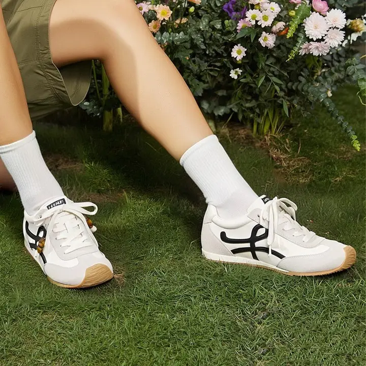 レトロデザインの内増高スニーカー【秋用・カラーブロック・女性用】