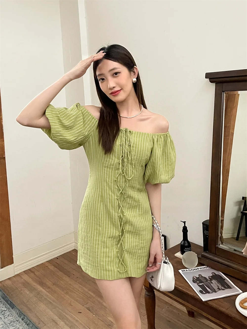 40代女性に合う韓国風ストライプカシュクールショルダードレスの実用性とシーン別活用法