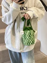手作りのかぎ針編みウールフルーツバッグ