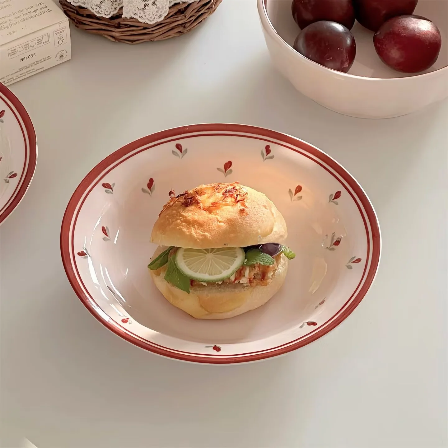 赤いお皿を選ぶべき理由は？実は「味わい」を引き出すための魔法の色なんです