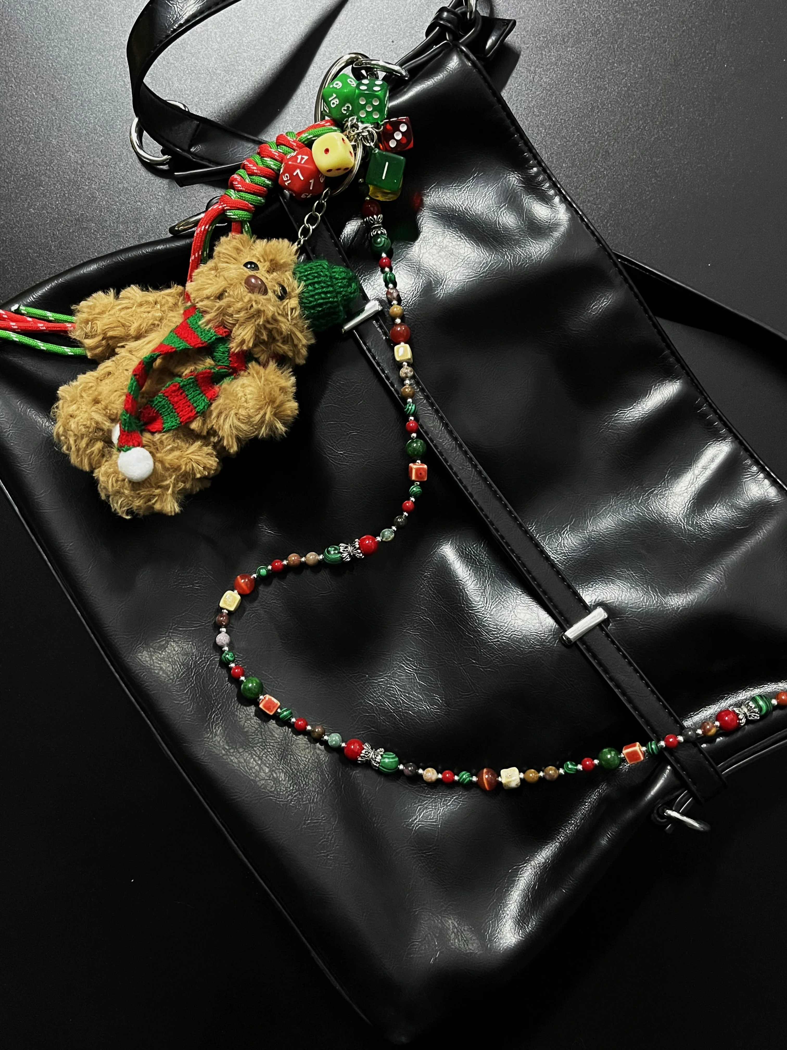 クリスマスプレゼント用ベルトとしてのクマ型ダイスビーズチェーンバッグチャームの実用性と選定基準