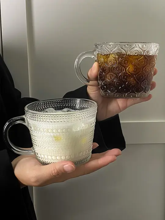 持ち手付きカフェカップ【高級感のあるデザイン・ガラス製・朝食用】