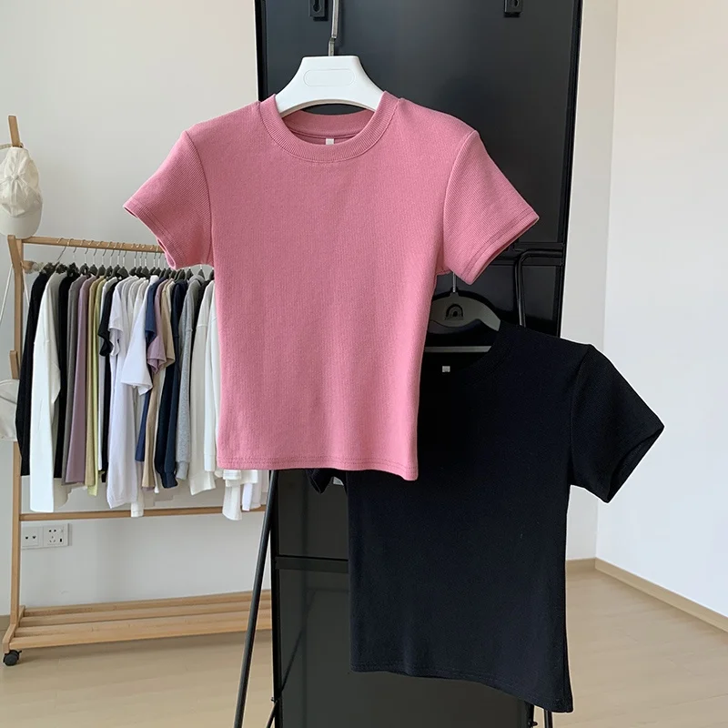シンプルで合わせやすい黒のリブ編みショルダー短袖Tシャツの特徴と実用性